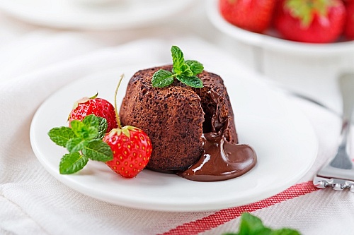 7 Resep Lava Cake, Dessert dengan Cokelat Lumer Sensasional