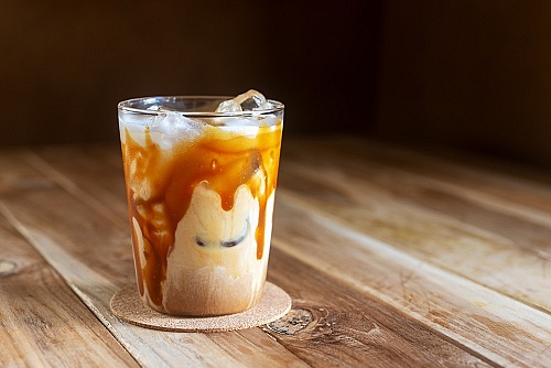 Mengenal Caramel Macchiato dan Cara Praktis Membuatnya