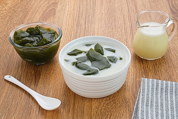 4 Resep Es Cincau Hijau yang Praktis dan Segar