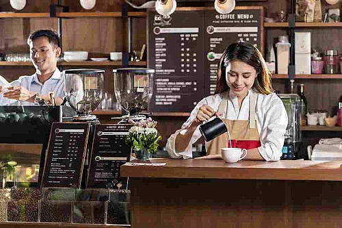 Ingin Buka Bisnis Cafe dengan Modal Kecil? Cek Ini Dulu!