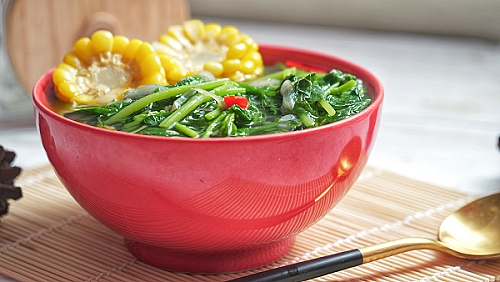 3 Olahan Resep Sayur Bayam Segar yang Menggugah Selera