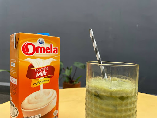 Matcha latte dengan Omela