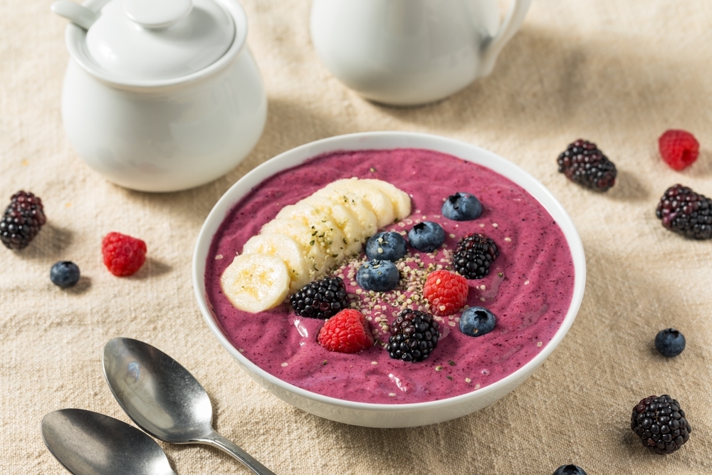 Yogurt Blueberry Smoothie Bowl - Omela