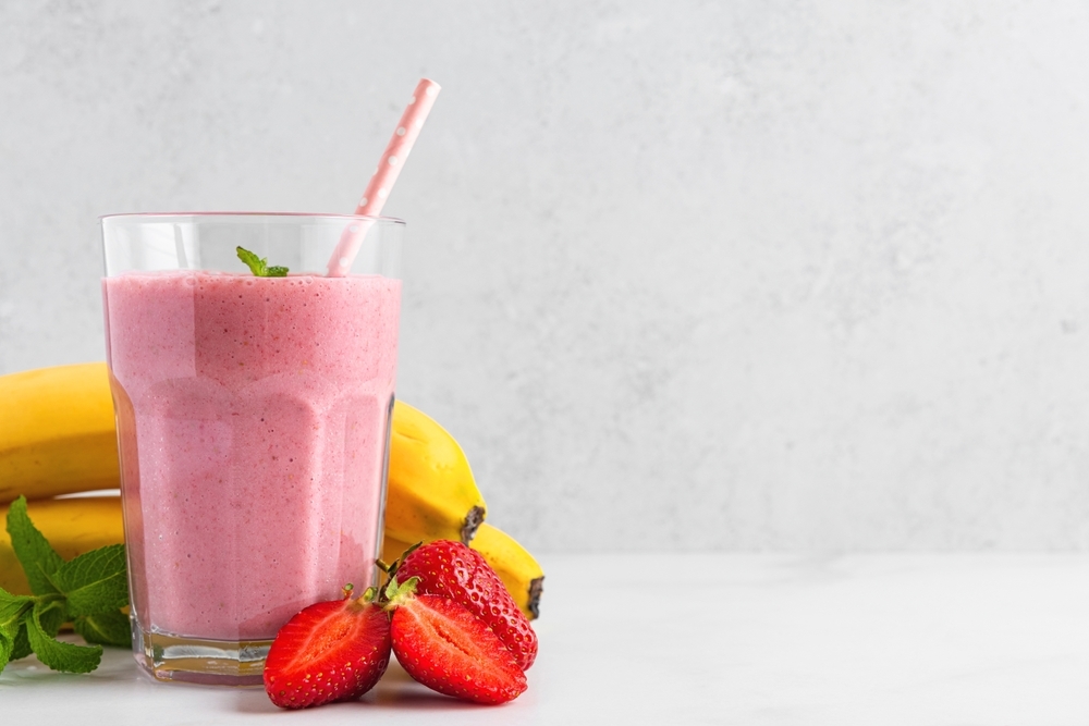 Strawberry Banana Yogurt Smoothie - Omela